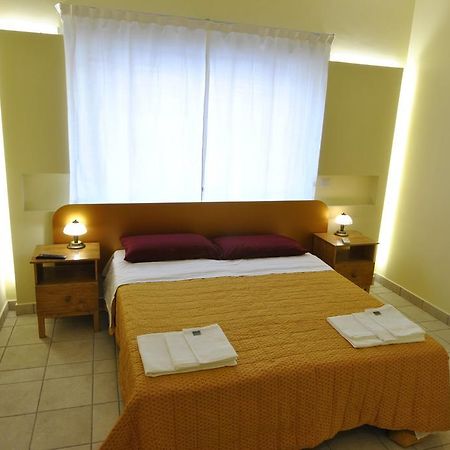 Roma Tourist House Hotel Екстериор снимка