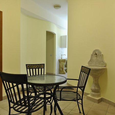 Roma Tourist House Hotel Екстериор снимка