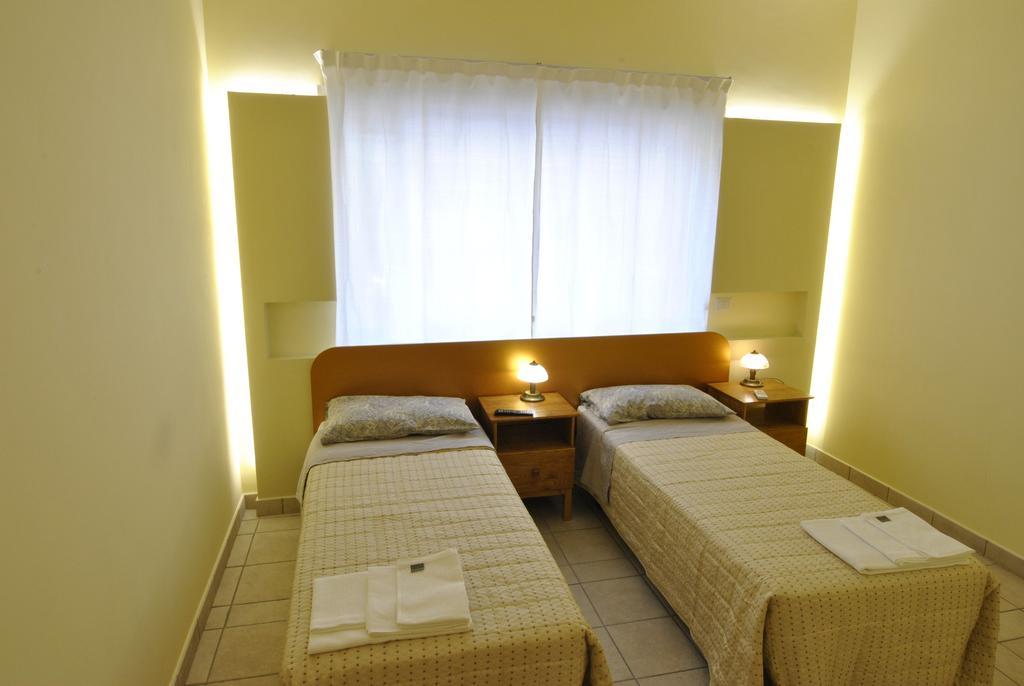 Roma Tourist House Hotel Екстериор снимка