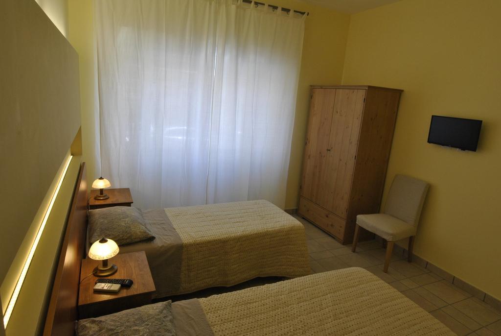 Roma Tourist House Hotel Екстериор снимка