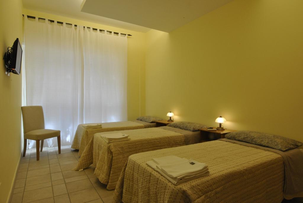 Roma Tourist House Hotel Екстериор снимка