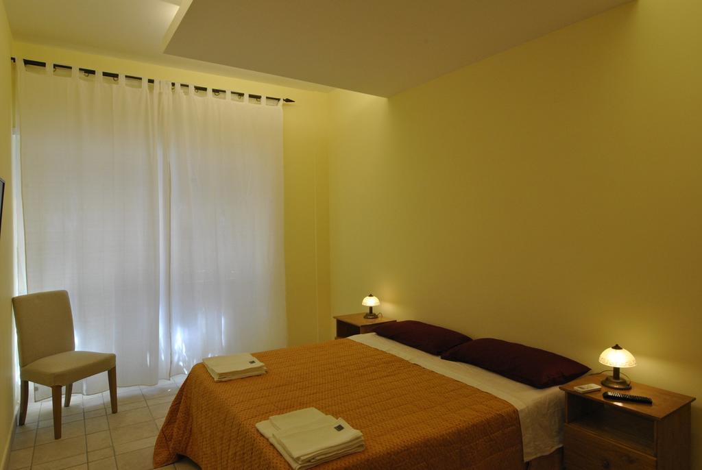 Roma Tourist House Hotel Екстериор снимка