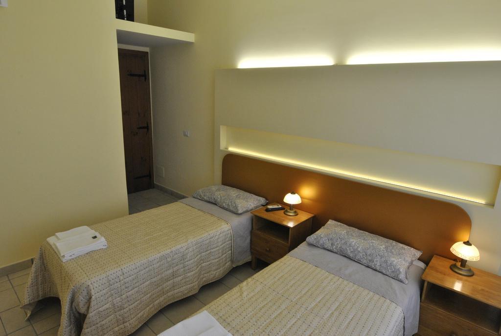 Roma Tourist House Hotel Екстериор снимка