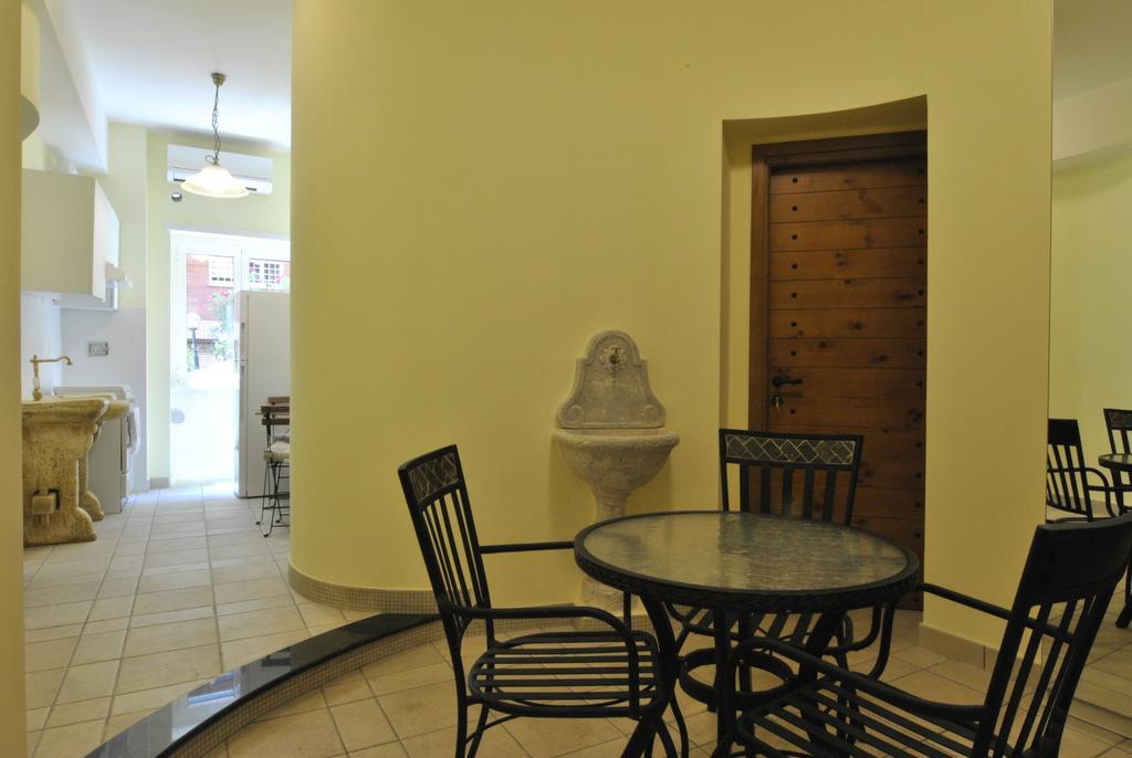 Roma Tourist House Hotel Екстериор снимка