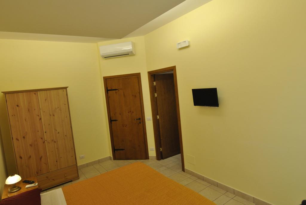Roma Tourist House Hotel Екстериор снимка
