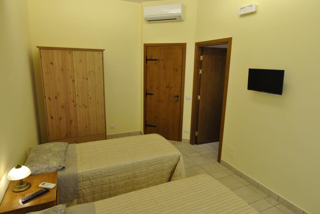 Roma Tourist House Hotel Екстериор снимка